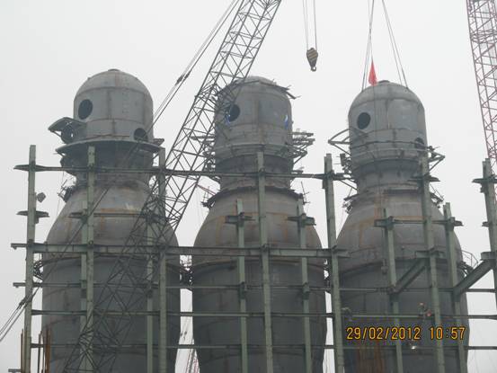 威钢炼铁工程2号高炉热风炉炉壳安装封顶